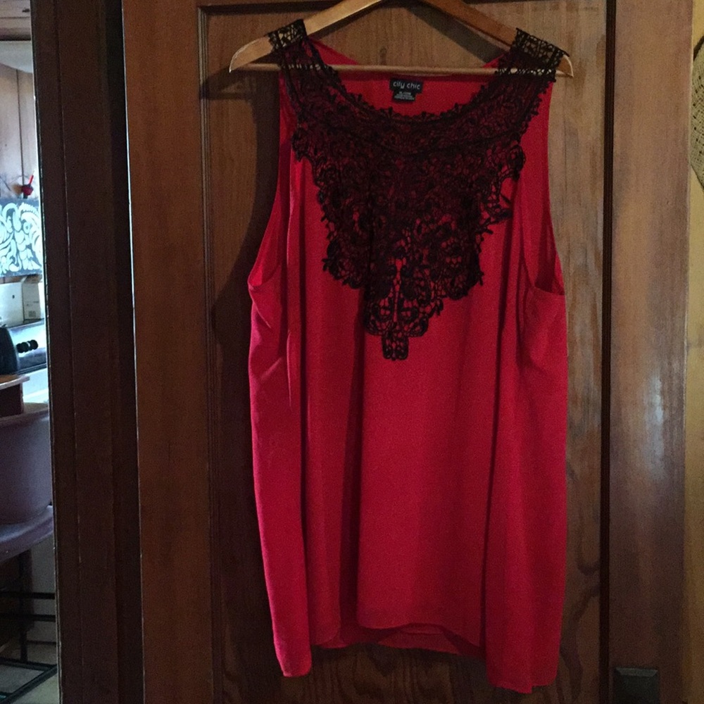 Super cute City Chic red top!